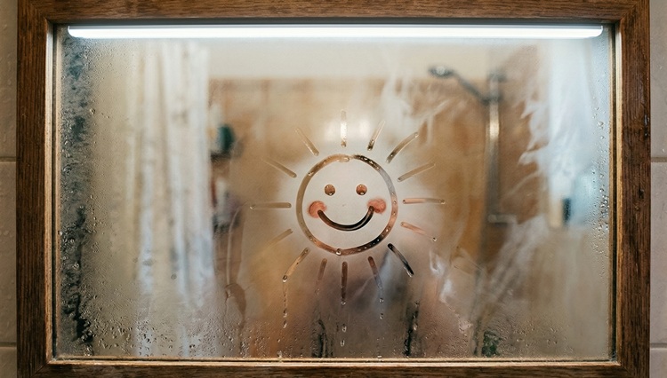 Wenn du im Tiny House den Unterschied zwischen relativer und absoluter Luftfeuchte kennst, hat es Schimmel schwer.